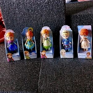 Disney posable Frozen little dolls NIB